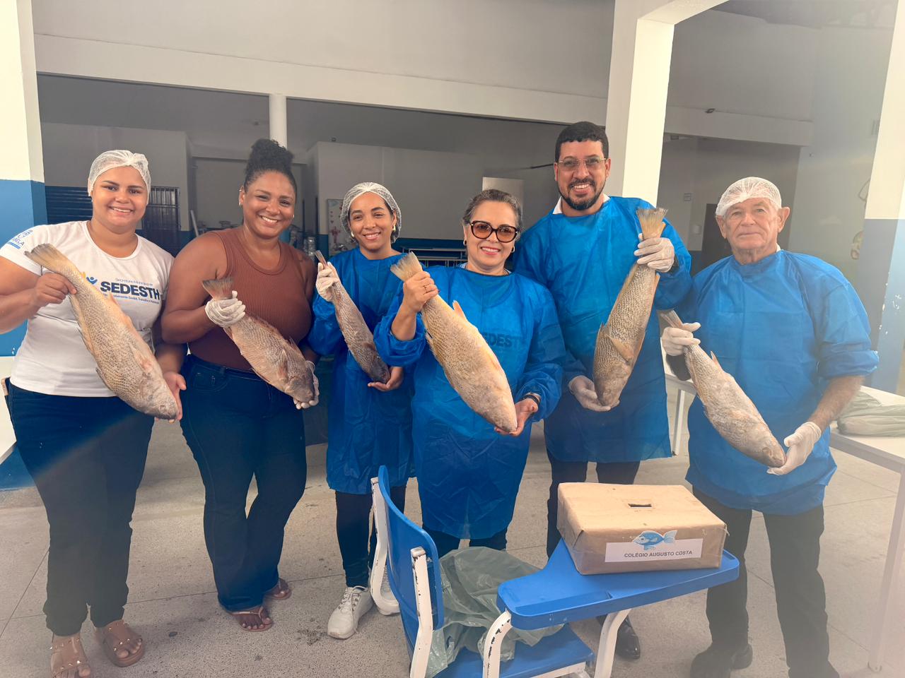 Prefeito Ricardo Flauzino acompanha entrega de 7 toneladas de peixes da Semana Santa em Itabela