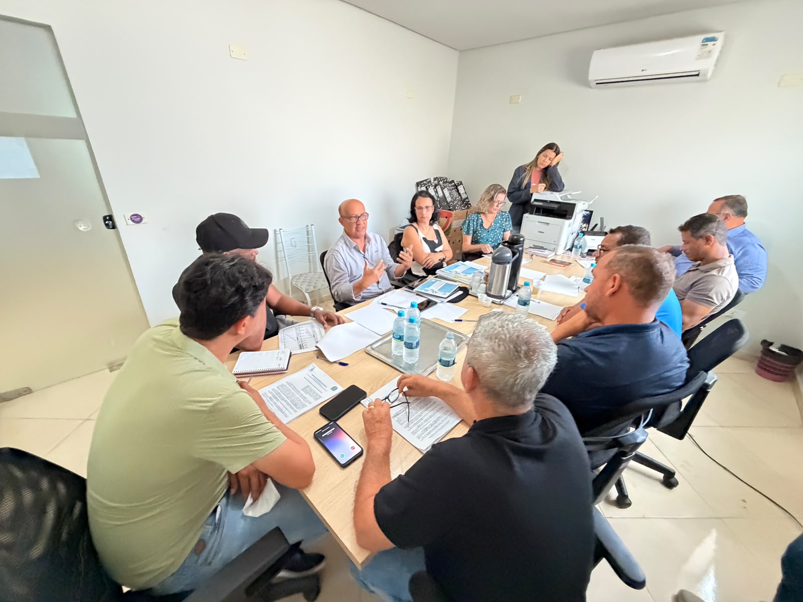 Projeto foi discutido durante uma reunião na Câmara Municipal de Itabela. (Foto: Ascom) Projeto foi discutido durante uma reunião na Câmara Municipal de Itabela. (Foto: Ascom)