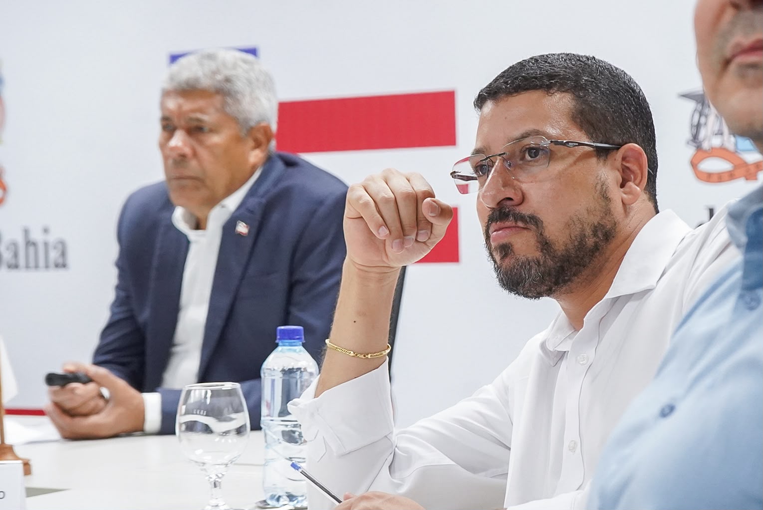 Em Salvador, prefeito Flauzino cumpre agenda com governador Jerônimo e garante avanços para Itabela. (Foto: Divulgação) Em Salvador, prefeito Flauzino cumpre agenda com governador Jerônimo e garante avanços para Itabela. (Foto: Divulgação)
