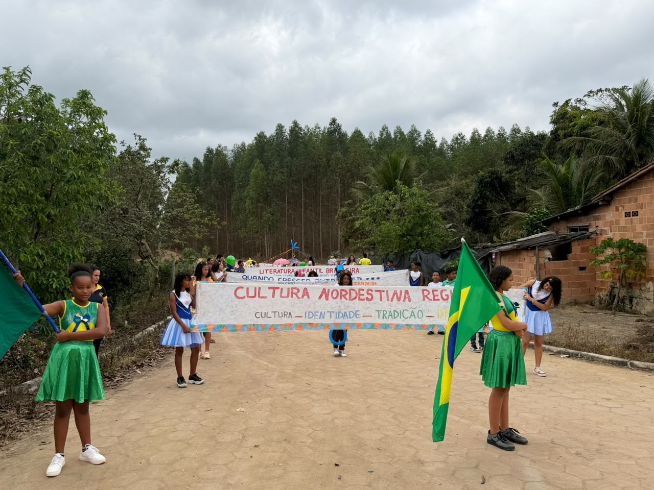 Escola do Campo Frutos da Terra celebra Independ�ncia com desfile c�vico e encanta p�blico
