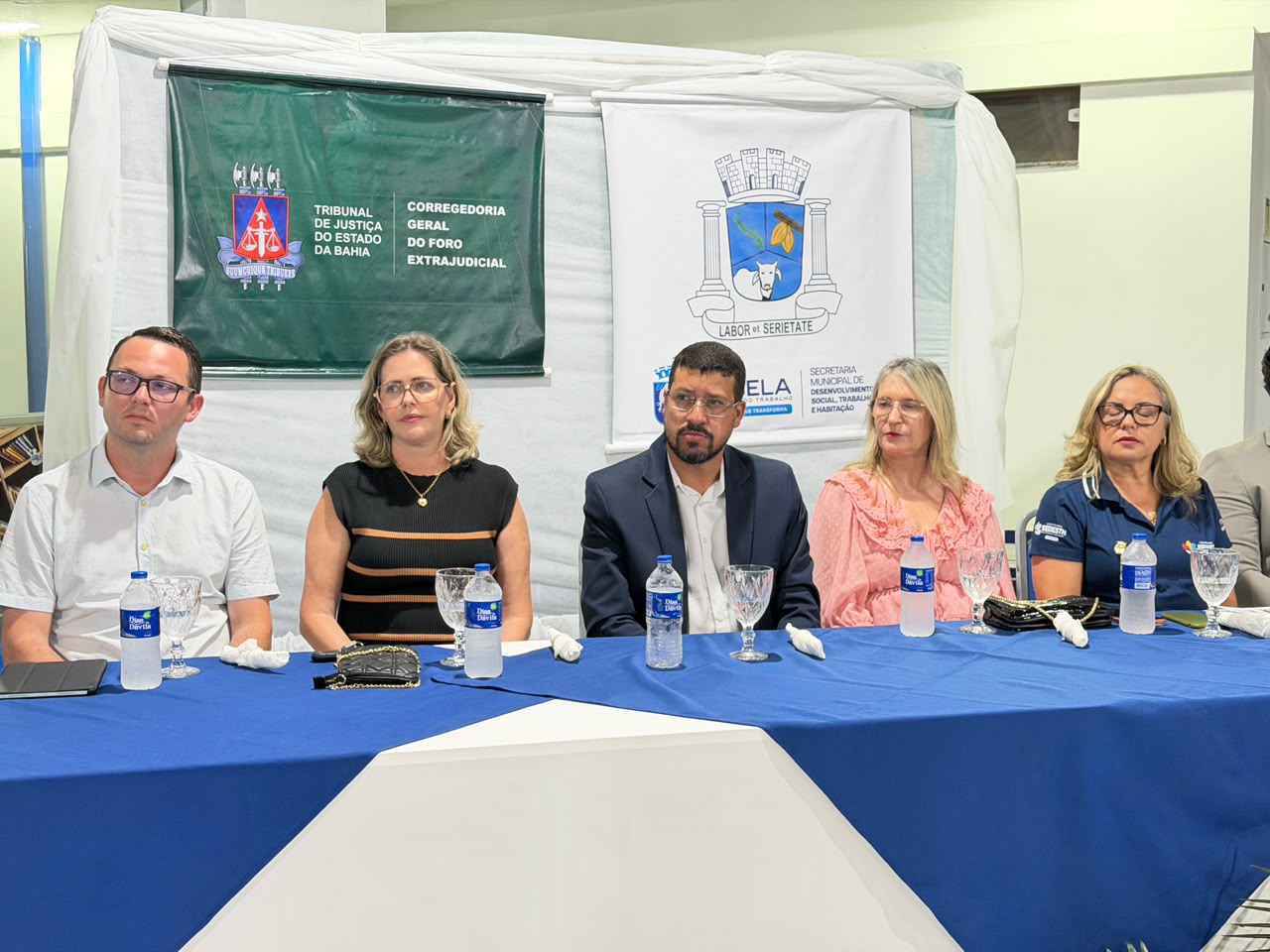 Prefeito Flauzino entrega 322 títulos de propriedade e realiza sonho de famílias do bairro Pereirão Prefeito Flauzino entrega 322 títulos de propriedade e realiza sonho de famílias do bairro Pereirão