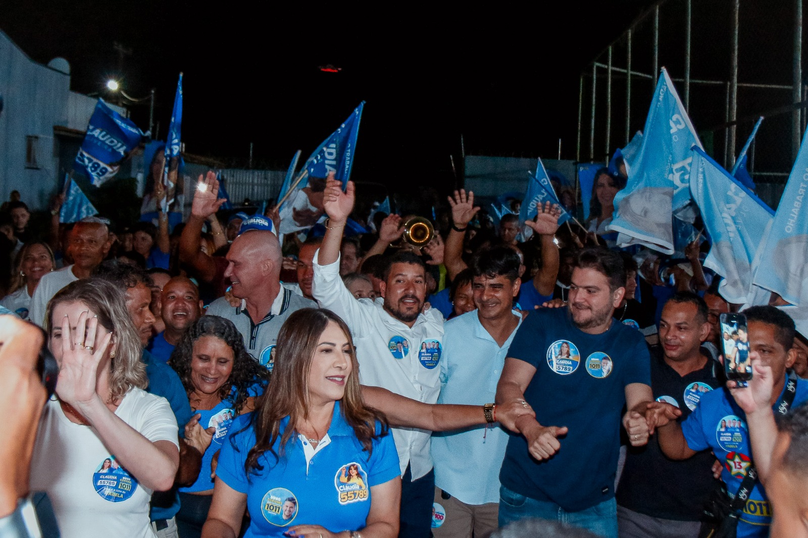 Flauzino e Francisqueto reúnem multidão em encontro político com Cláudia Oliveira e Diego Coronel em Itabela Flauzino e Francisqueto reúnem multidão em encontro político com Cláudia Oliveira e Diego Coronel em Itabela