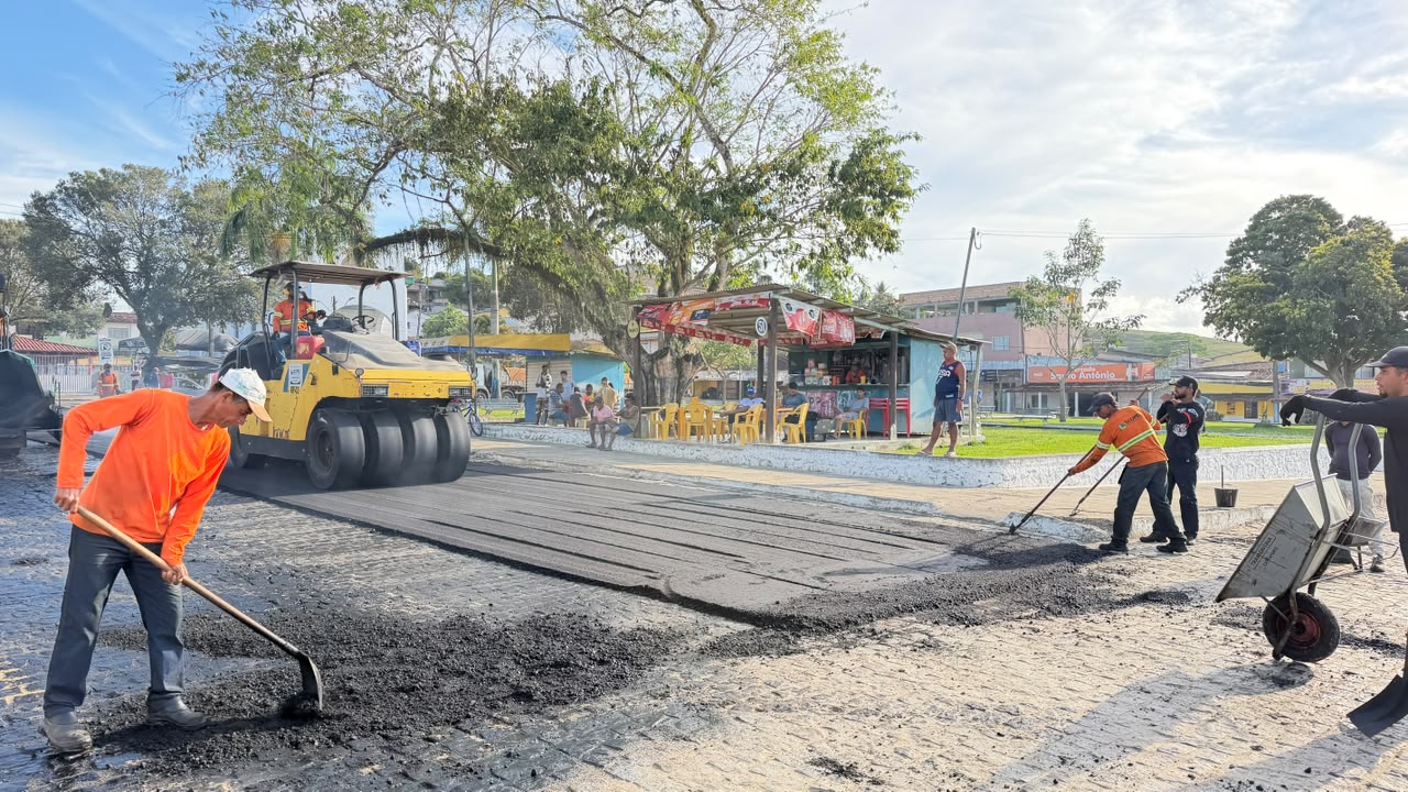 Prefeito Flauzino acompanha reta final da pavimentação asfáltica e destaca obra histórica para Monte Pascoal Prefeito Flauzino acompanha reta final da pavimentação asfáltica e destaca obra histórica para Monte Pascoal