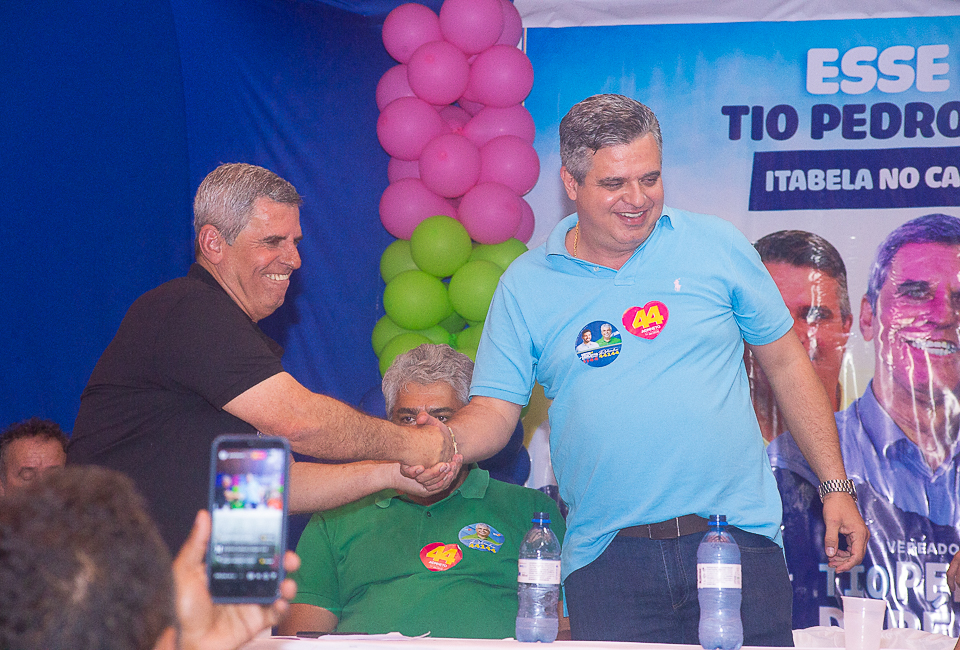 Tio Pedro Dap. durante encontro poltico em Itabela. (Foto: Divulgao)