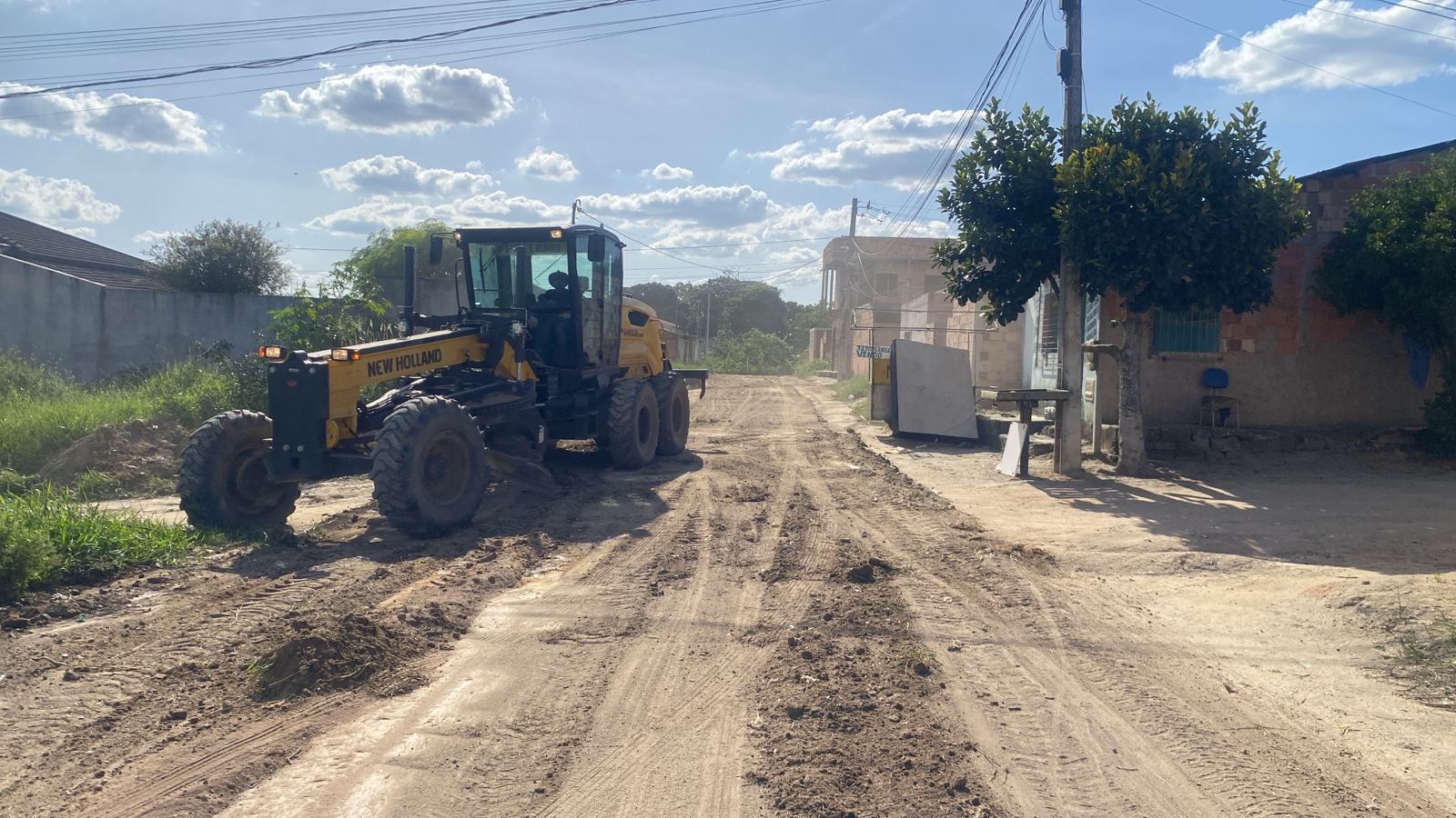 Com tempo firme, Prefeitura de Eunápolis intensifica operação Tapa-Buracos e patrolamento; pavimentações serão retomadas Com tempo firme, Prefeitura de Eunápolis intensifica operação Tapa-Buracos e patrolamento; pavimentações serão retomadas