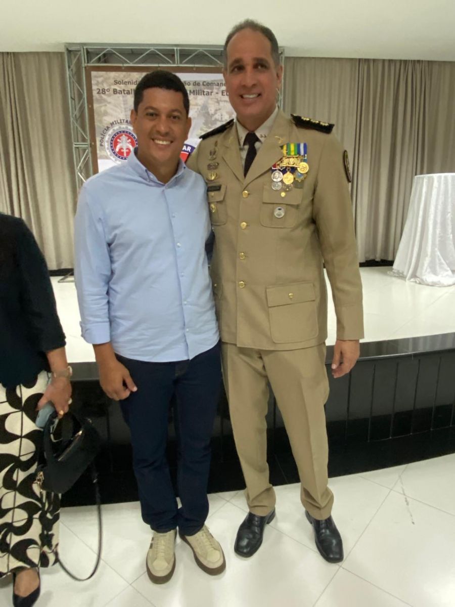 Prefeito Gandhi participa de solenidade de assuno do novo comandante do 28 BPM em Eunpolis
