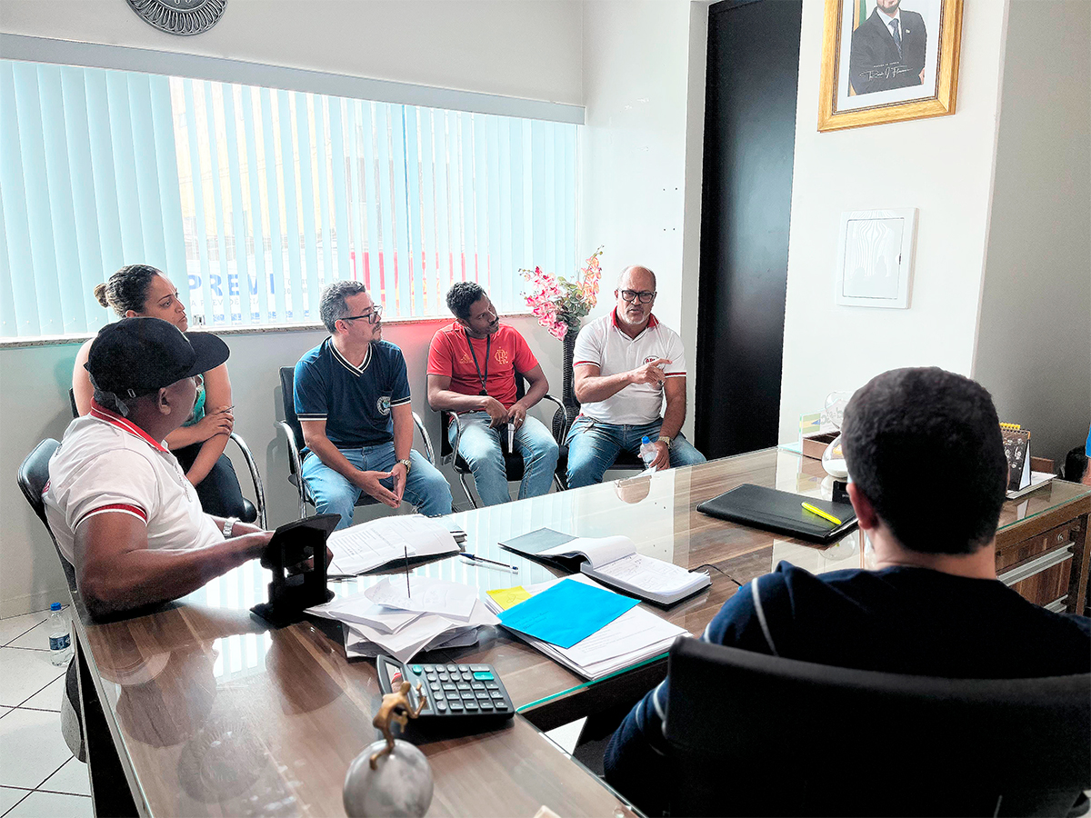 Prefeito Ricardo Flauzino se rene com APLB Sindicato para tratar de pautas da educao. (Foto: Divulgao)