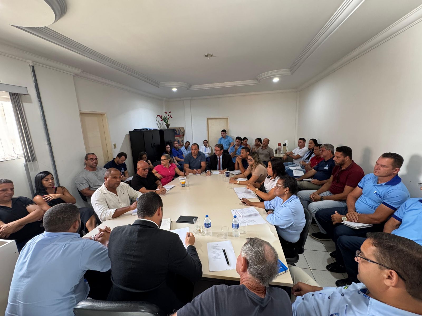 Em 1� reuni�o de 2026, prefeito Ricardo Flauzino cobra empenho do secretariado e anuncia novo ciclo de obras