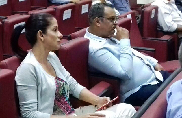 Prefeita Christine Pinto assinou o termo de compromisso com a FUNASA e o IFBA que garante a elaborao do plano.(Foto: Divulgao)