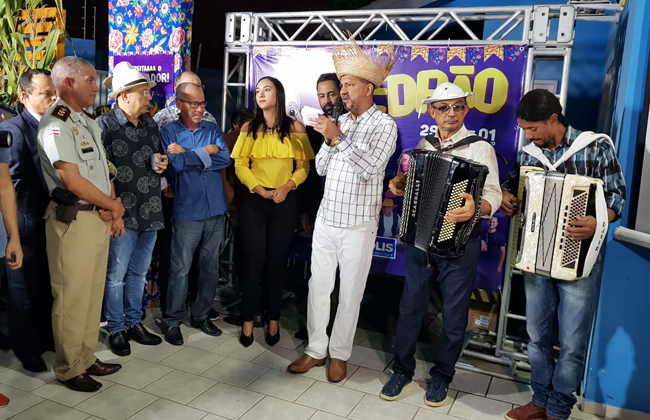 Prefeito Robrio mostra as ltimas novidades do Pedro 2019. (Foto: BAHIA DIA A DIA)