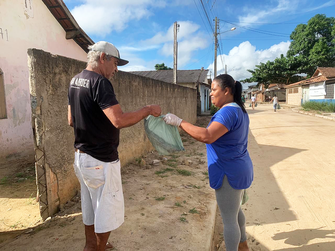 Prefeitura de Itabela entrega 5 mil quilos de peixe para famlias carentes. (Foto: Divulgao)