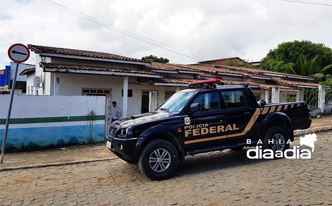 Foram cumpridos mandados de busca e apreenso na Secretaria de Sade e hospital. (Foto: Alex Barbosa/BAHIA DIA A DIA)