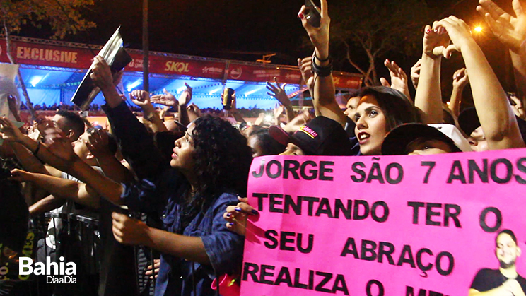 Milhares de folies lotaram o circuito do evento para ver a apresentao dos sertanejos. (Foto: Joziel Costa)