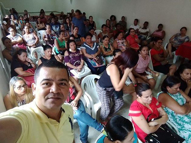 Categoria decidiu tambm no participar de jornada pedaggica se prefeitura no pagar aos profissionais. (Foto: BAHIA DIA A DIA)