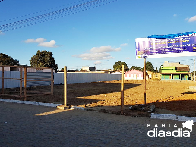 Obra do mercado Feira do Rato, no bairro Bandeirante, orada em pouco mais de R$ 320 mil de recursos prprios. (Foto: Alex Gonalves/BAHIA DIA A DIA)