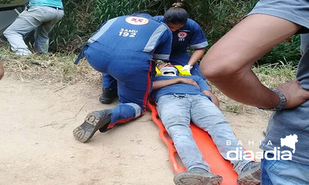 Motorista foi socorrido por uma unidade mvel do Samu e encaminhado para Eunpolis. (Foto: Reprodua/Facebook)