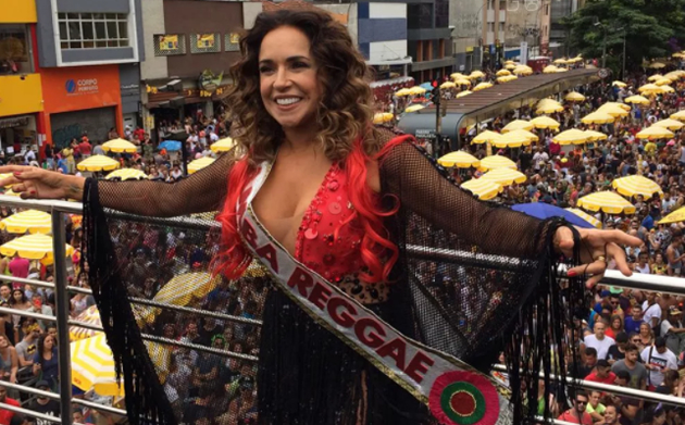 Daniela Mercury agitou o desfile de bloco em SP (Foto: Glauco Arajo/G1)