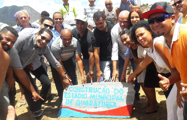 A colocao da primeira pedra que dar origem ao estdio simbolizou incio da obra. (Foto: Reproduo/Whatsapp)