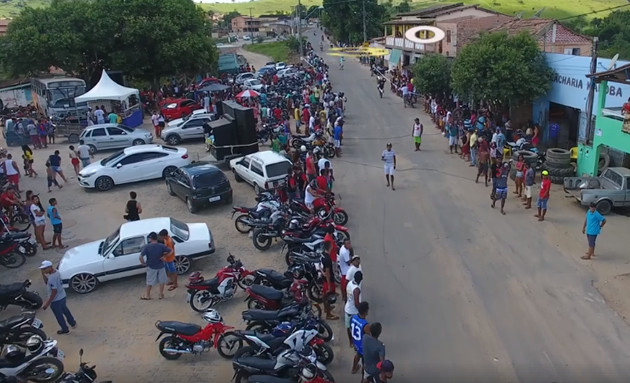 Evento re�ne amostra de carros e motos esportivas. (Foto: Guara 360�)