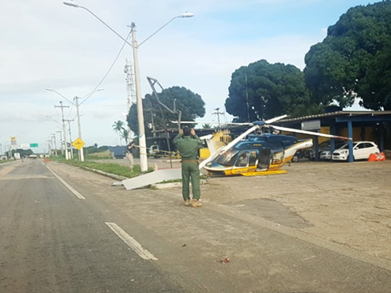 Helicptero da PRF sofre acidente ao tentar pousar em Eunpolis. (Foto: Reproduo/Whatsapp)