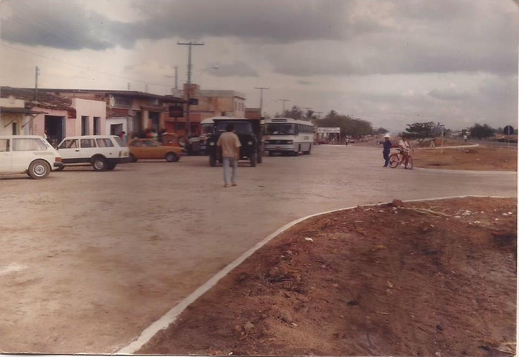 Inicio do calamento da Av. Manoel Ribeiro Carneiro, uma das primeiras pavimentao da cidade. (Foto: Acervo/Jorge Leones)