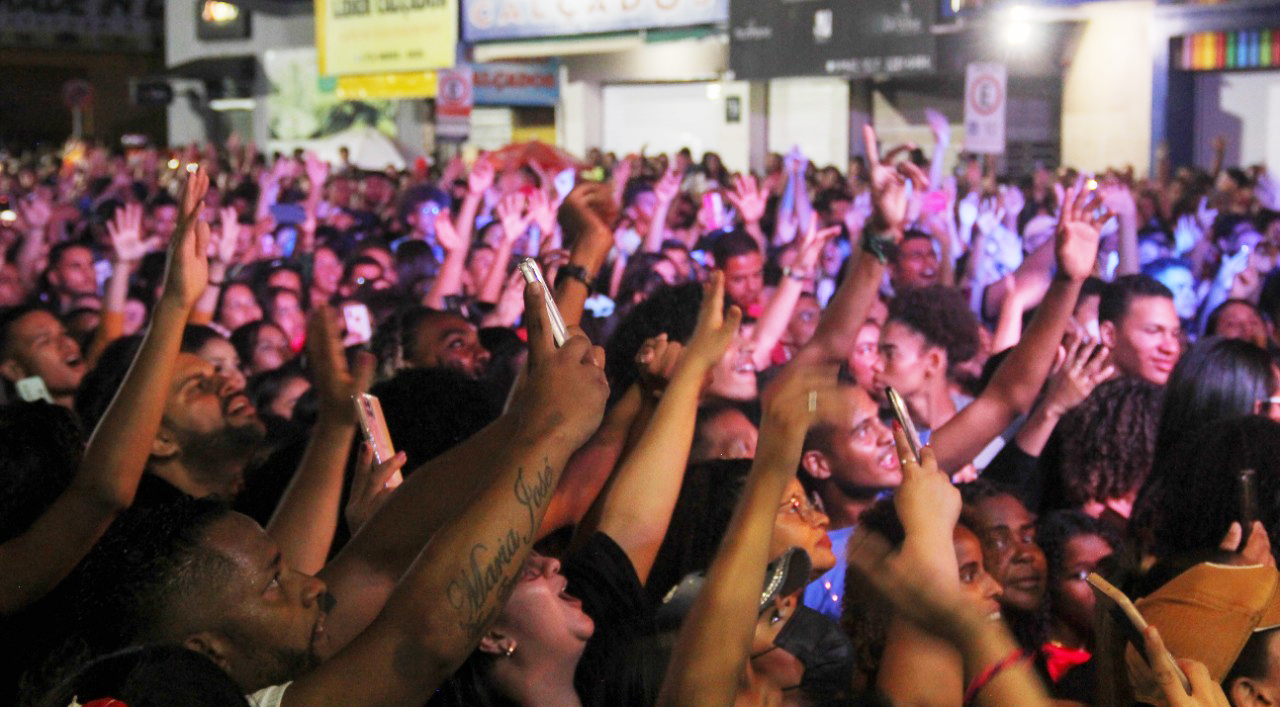 Cantora fez a alegria das milhares de pessoas que prestigiaram o evento na regio central. (Foto: Divulgao)