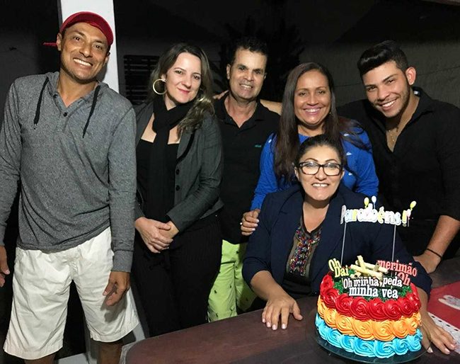 O aniversrio surpresa de Sueli Fernandes. (Foto: BAHIA DIA A DIA)