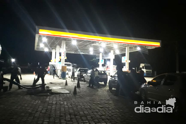 Posto Shell, em Itabela recebeu sete mil litro de combustvel nesta quarta.(Foto: BAHIA DIA A DIA)