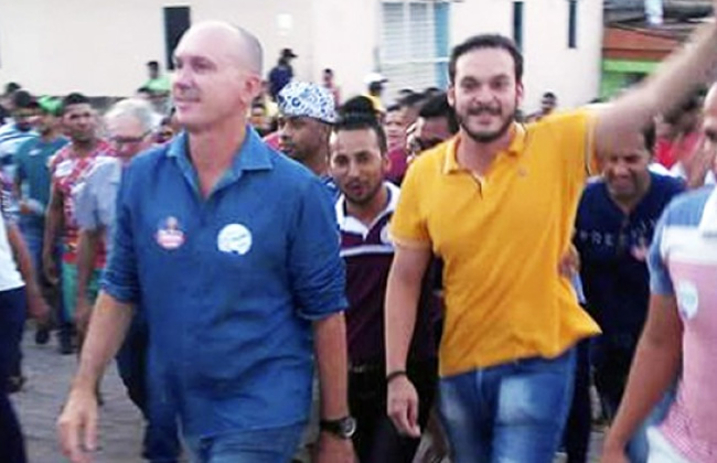 Francisqueto e Deputado federal reeleito, durante caminhada no distrito de Monte Pascoal. (Foto: Arquivo/BAHIA DIA A DIA)