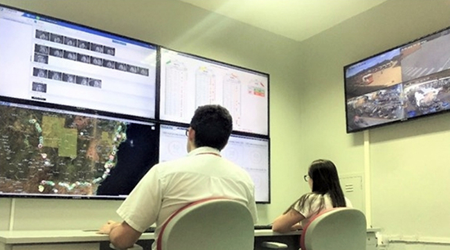 Transporte é monitorado em tempo real por uma central. (Foto: Divulgação/Veracel)
