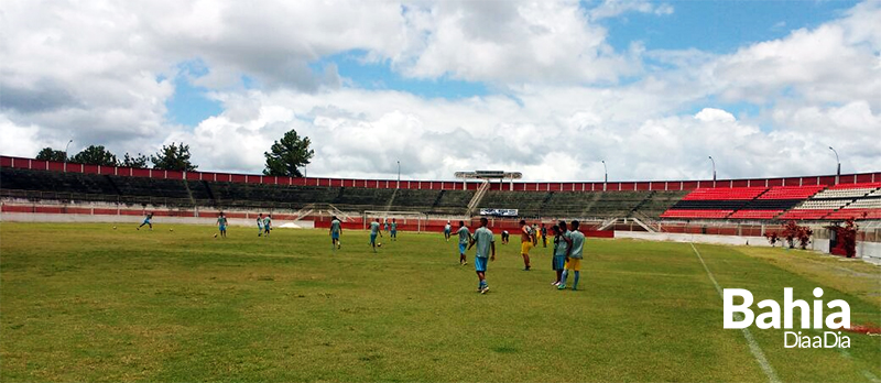 Sele��o de Itabela faz reconhecimento de campo em Alagoinhas. (Foto: BAHIA DIA A DIA)