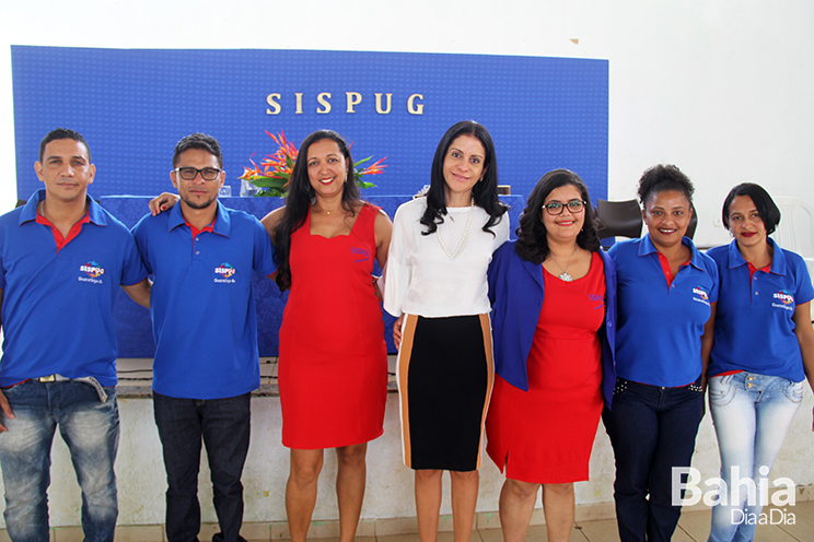 Prefeita, Christine Pinto, ao lado da atual diretoria do SISPUG. (Foto: lex Mateus)