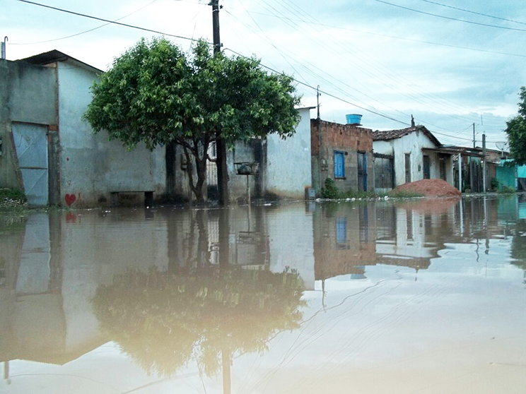 Em dias de chuva, era impossvel passar pelo local. (Foto: Divulgao/Ascom)