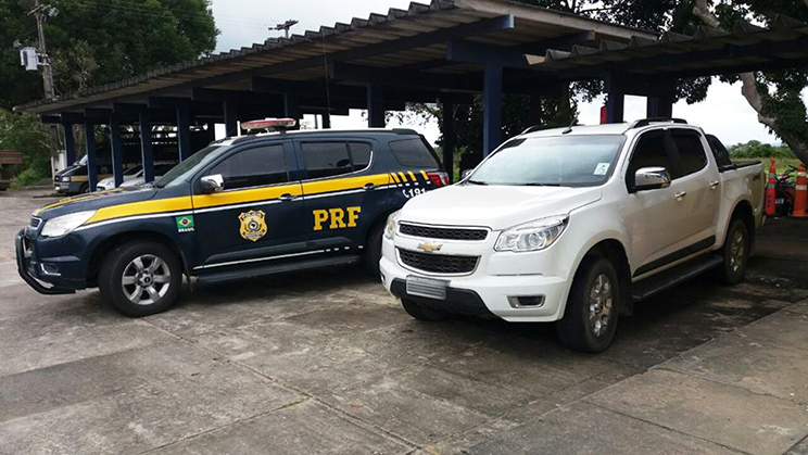 Segundo a Polcia Rodoviria, veculo foi roubado na cidade de Serra no ES. (Foto: Reproduo/Facebook)