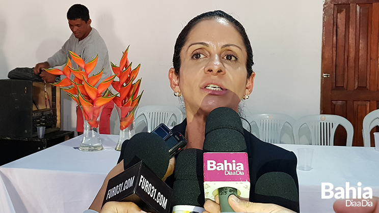 Prefeita aproveitou pra anunciar a programao festiva do aniversrio da cidade. (Foto: Joziel Costa/BAHIA DIA A DIA)