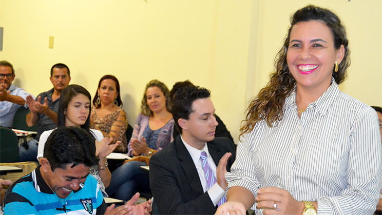 Cordlia Torres participa de encontro com pr-candidatos a vereador em Eunpolis. (Foto: Divulgao)