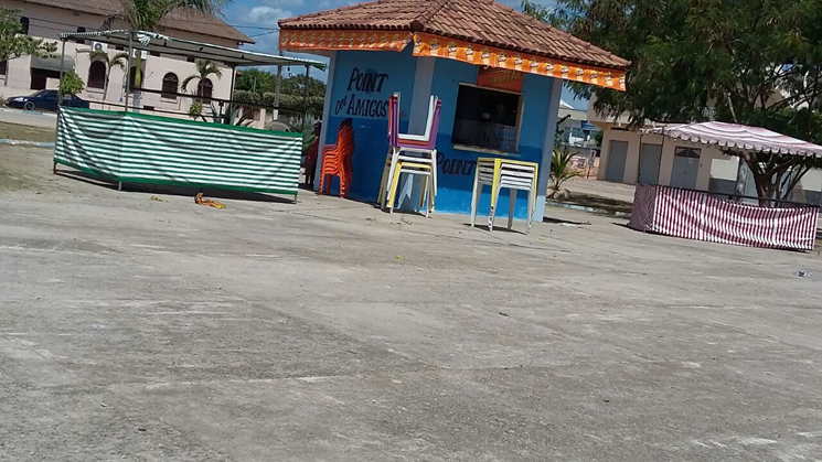 Evento em praa pblica  cancelado por falta de estrutura adequada. (Foto: Reproduo/Whatsapp)