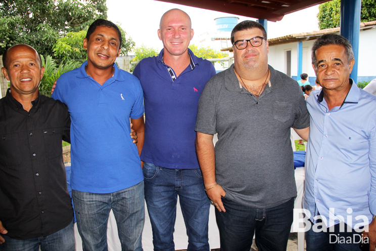 Prefeito eleito, Luciano Francisqueto, ao lado do vice, Gedalvo Matos e novo secretariado. (Foto: Alex Barbosa/Bahia Dia a Dia)