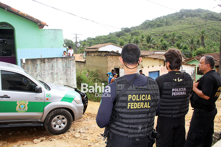 Cerca de 100 homens participaram da operao. (Foto:Alex Barbosa/BAHIA DIA A DIA)