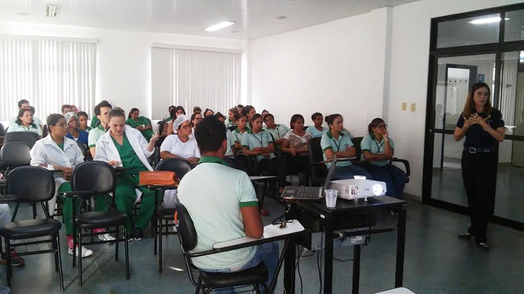 Funcionrios do Lus Eduardo participam de palestra sobre violncia contra a mulher. (Foto: Divulgao)