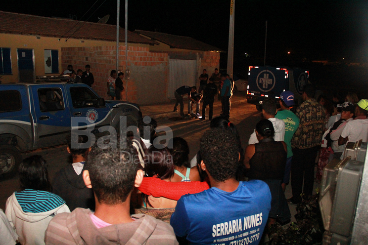 Garoto morto no Jardim Paquet no era alvo de criminosos, diz polcia. (Foto: Alex Barbosa/Bahia Dia a Dia)