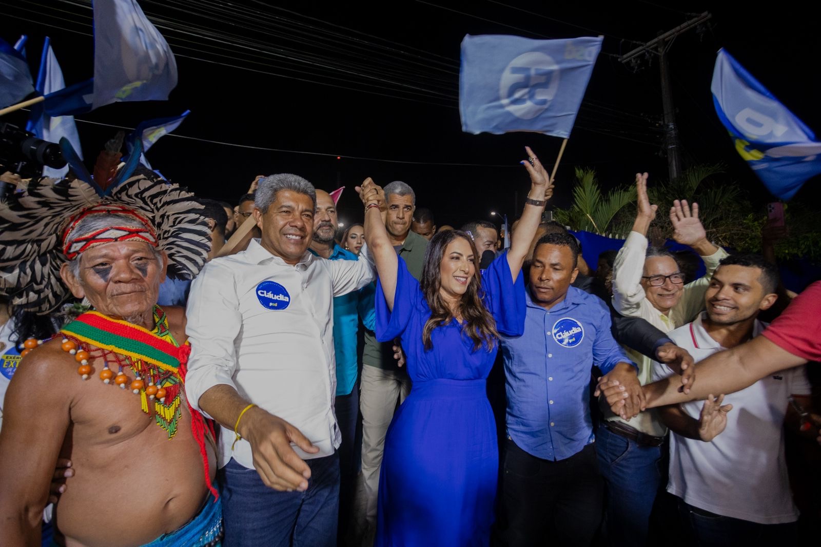 Cludia mostra fora poltica e rene milhares de pessoas no lanamento de sua pr-candidatura em Porto Seguro - (Foto: Divulgao)