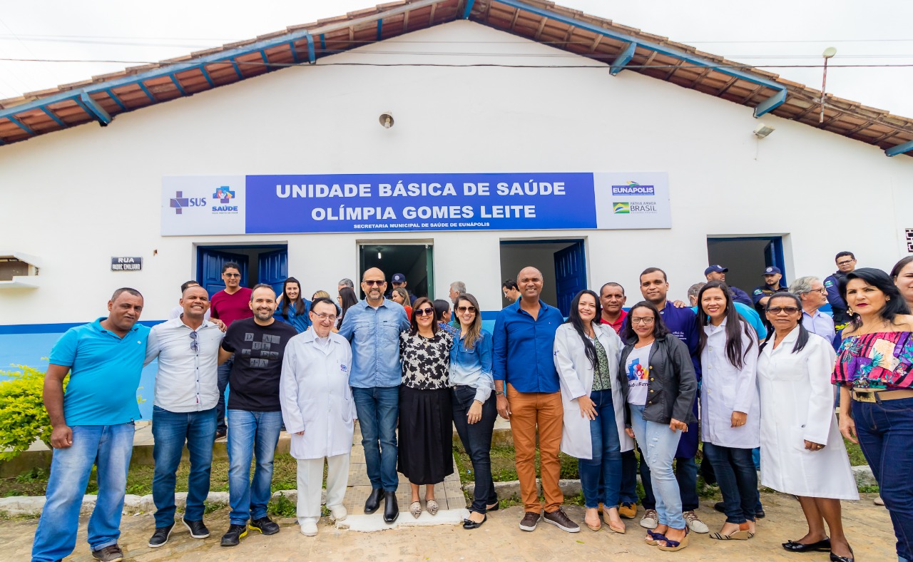 Comunidade recebeu com grande alegria o prefeito Robrio Oliveira e toda equipe. (Foto: Divulgao)