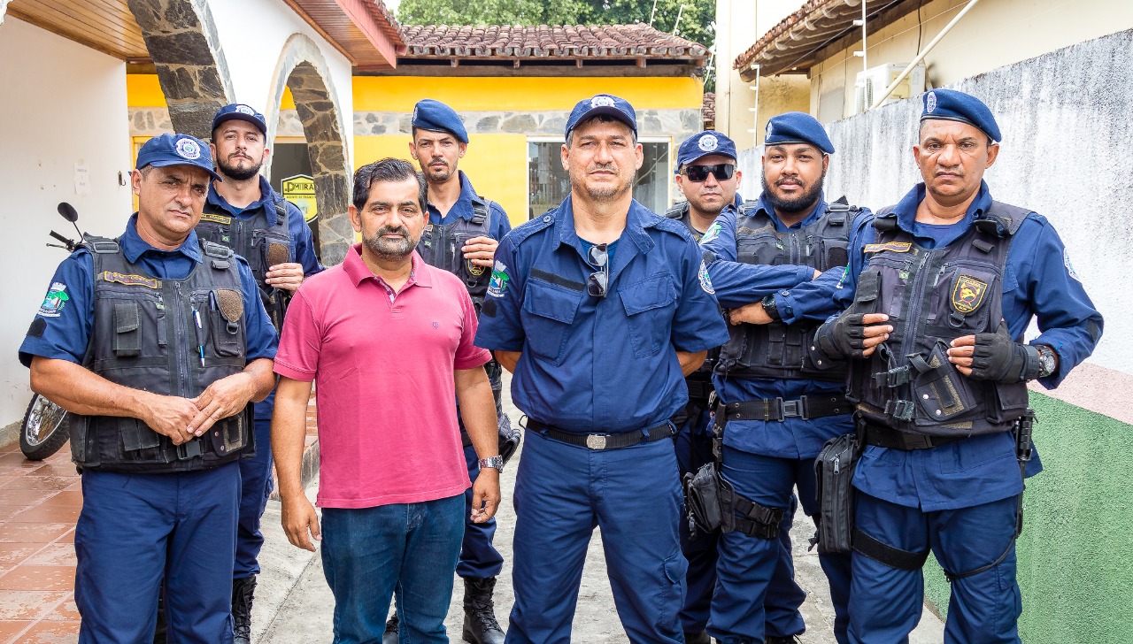 Kits foram entregues pela Prefeitura por meio da Superintendncia de Trnsito e Transportes.