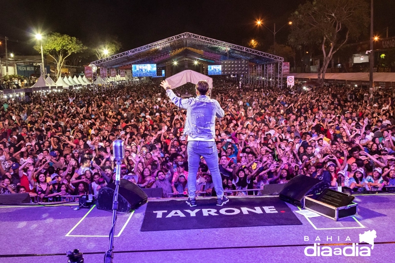 Tayrony pela primeira vez na festa levou sucessos novos e antigos no seu repertorio. (Foto: Divulgao)