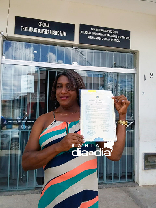 Pitiele  primeira mulher transexual de Itabela a conquistar, por meio de um requerimento extrajudicial. (Foto: BAHIA DIA A DIA)