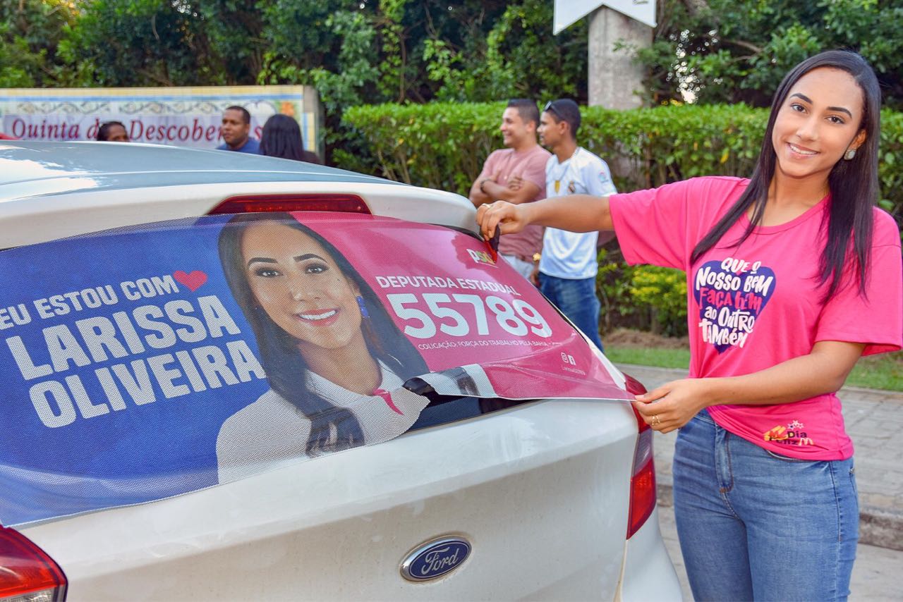 Candidata a deputada estadual, participa de adesivaos na cidade de Eunpolis e Porto Seguro. (Foto: Divulgao)