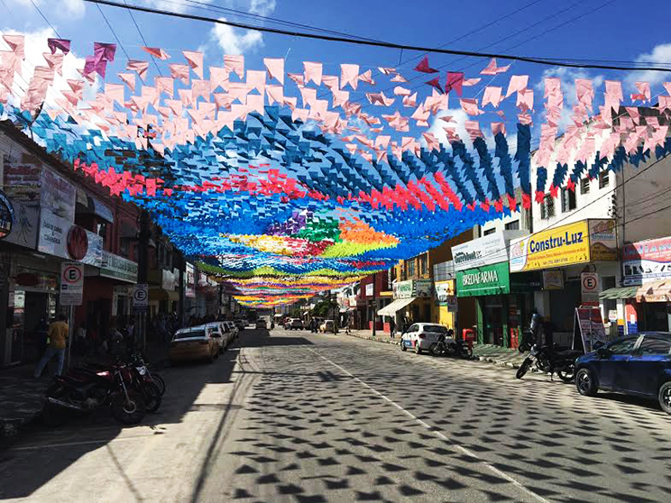 Ruas comeam a ser decoradas e clima junino toma conta de Eunpolis. (Foto: Divulgao)